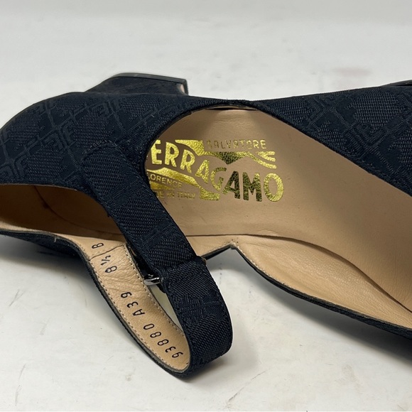 Ferragamo NWOT Vintage Black Textured Mary Jane Flats. - Picture 11 of 11